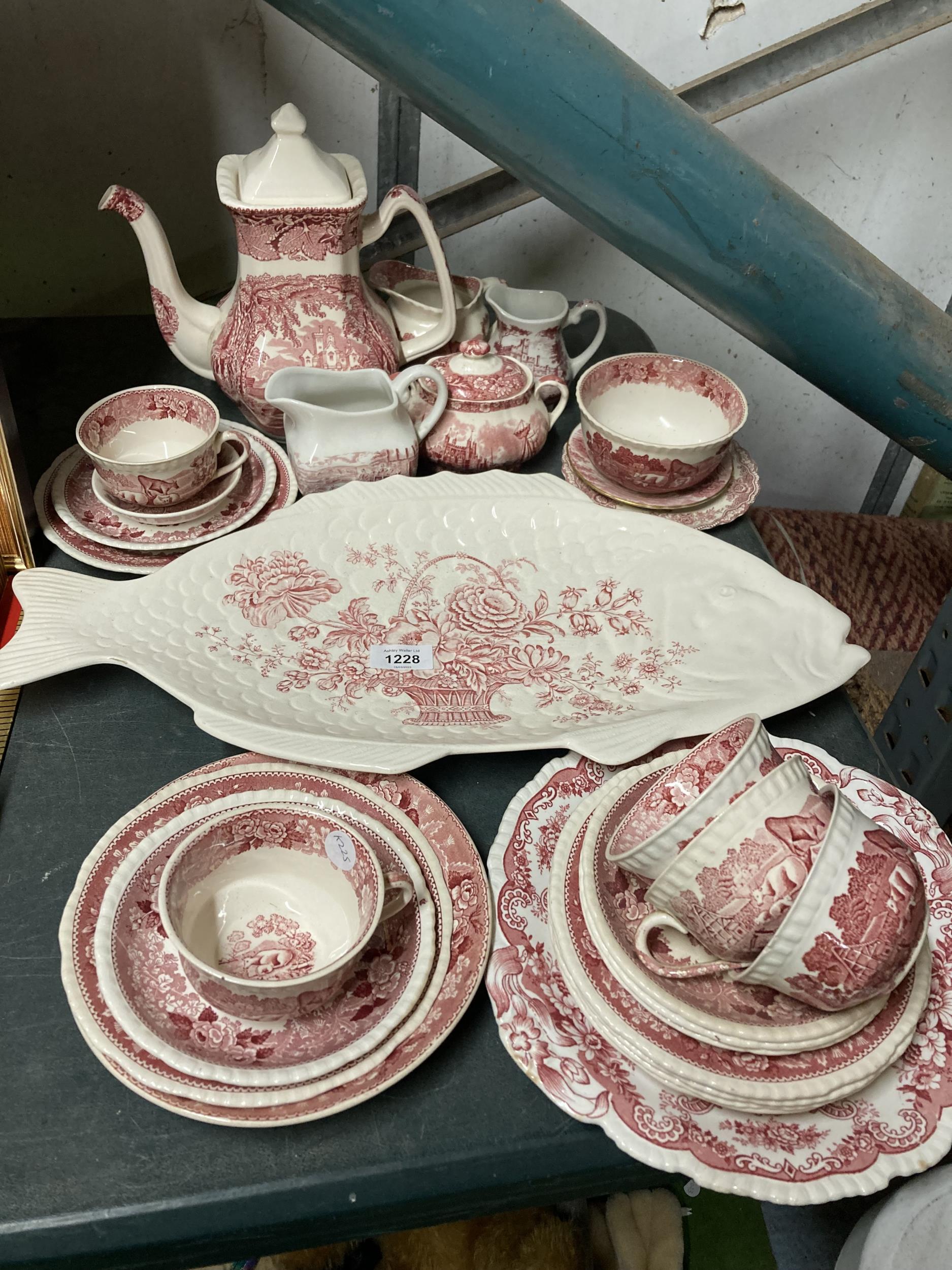 A LARGE QUANTITY OF RED AND WHITE STAFFORDSHIRE POTTERY TO INCLUDE A FISH PLATTER, COFFEE POT, CUPS,