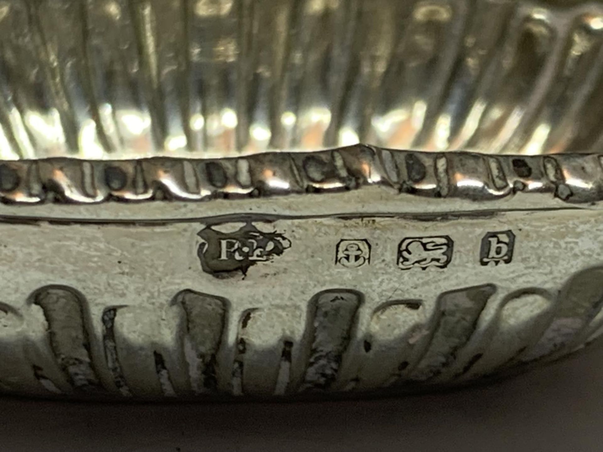 A HALLMARKED BIRMINGHAM SILVER SMALL DISH - Image 3 of 3