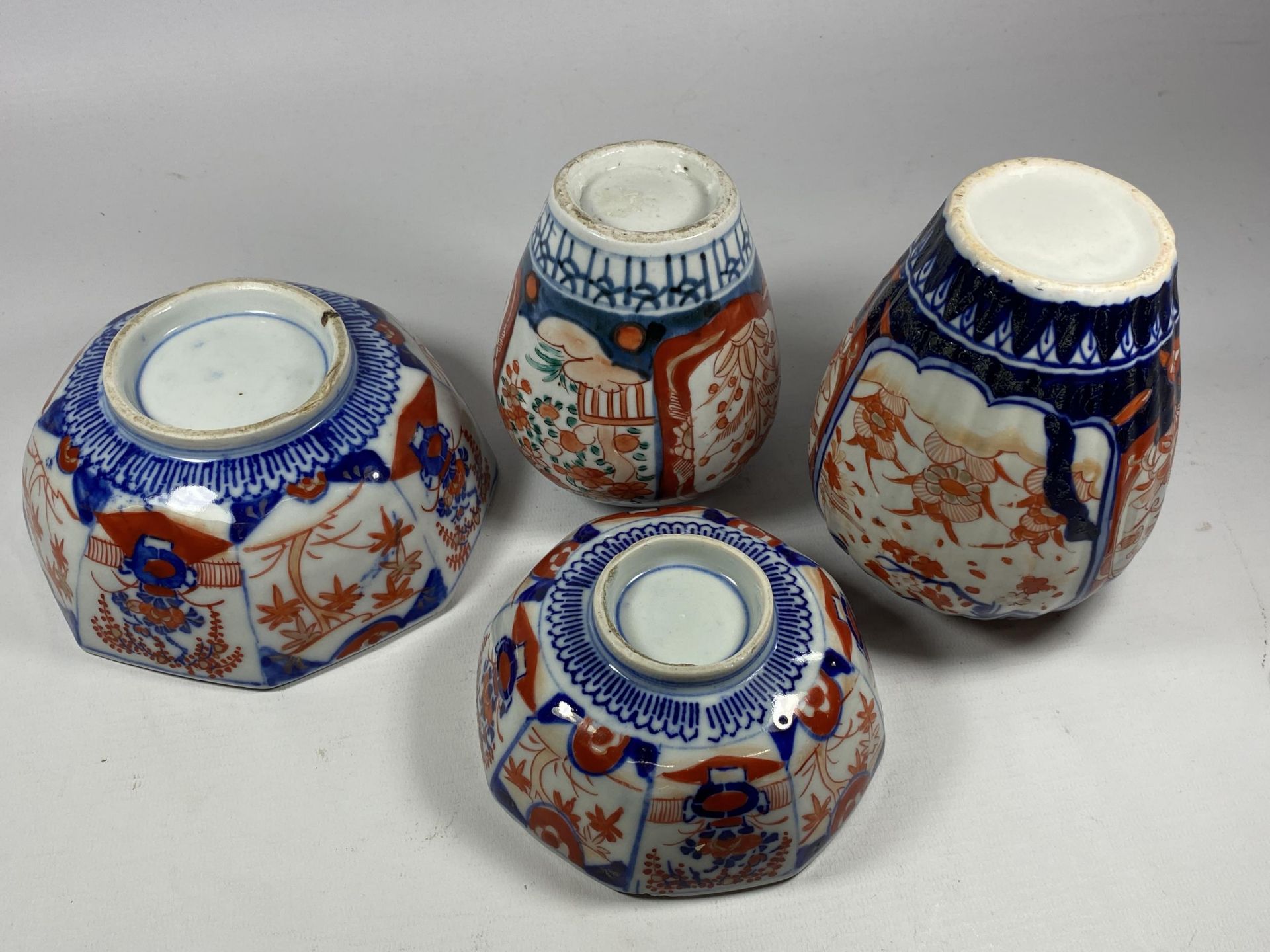 A GROUP OF FOUR JAPANESE IMARI ITEMS TO INCLUDE TWO OVOID JARS AND TWO OCTAGONAL BOWLS, HEIGHT OF - Image 2 of 2