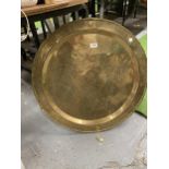 A LARGE BRASS CHARGER WITH ENGRAVED DESIGN DIAMETER 65CM