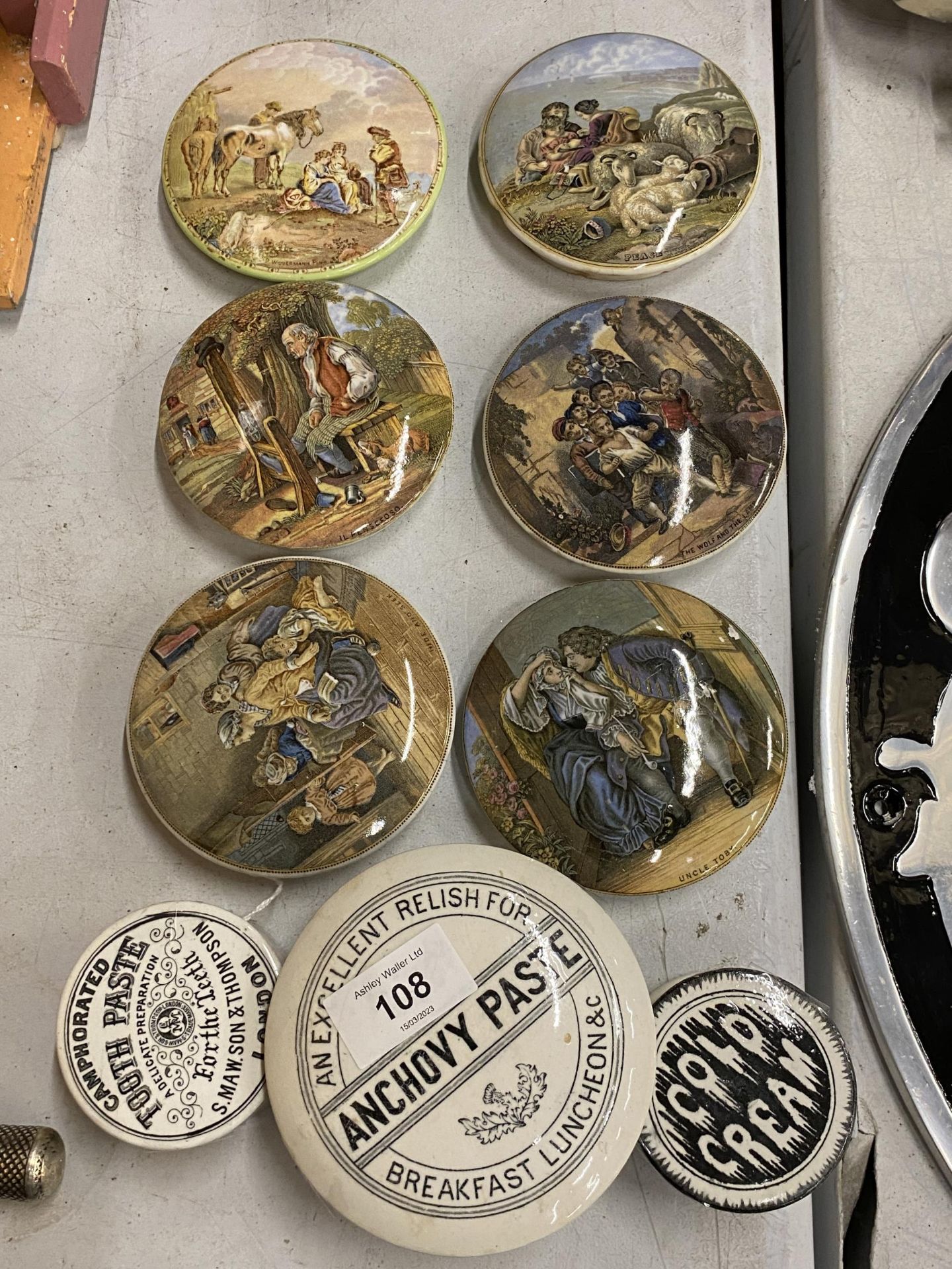A COLLECTION OF VINTAGE PRATTWARE AND FURTHER POT LIDS, ANCHOVY PASTE ETC