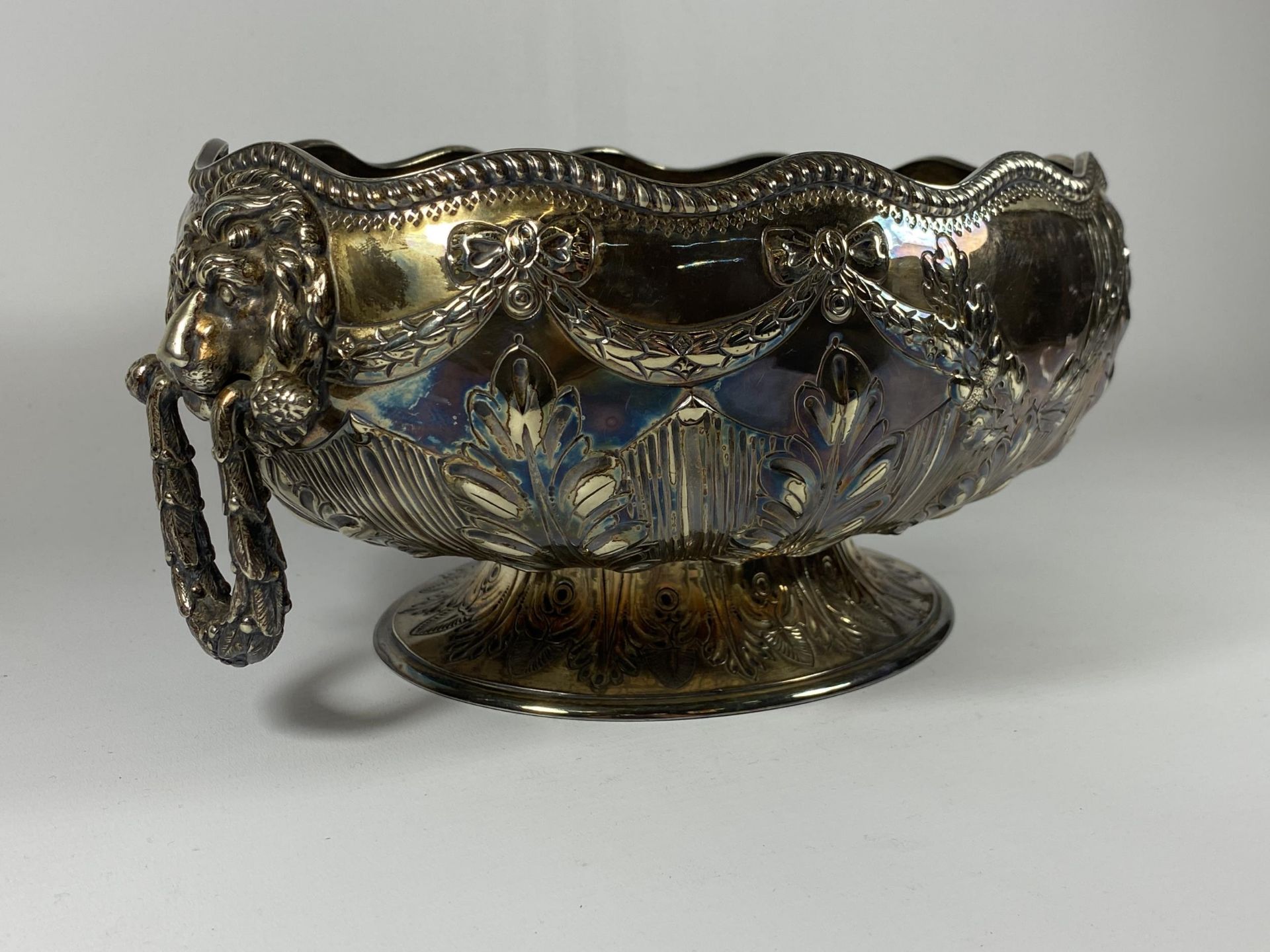 A VICTORIAN, DATED 1868, ELKINGTON & CO SILVER PLATED LION TWIN HANDLED PEDESTAL BOWL, LENGTH 30CM