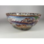 A LARGE EARLY 19TH CENTURY CHINESE EXPORT PORCELAIN FRUIT BOWL WITH DEER DESIGN, DIAMETER 25.5CM