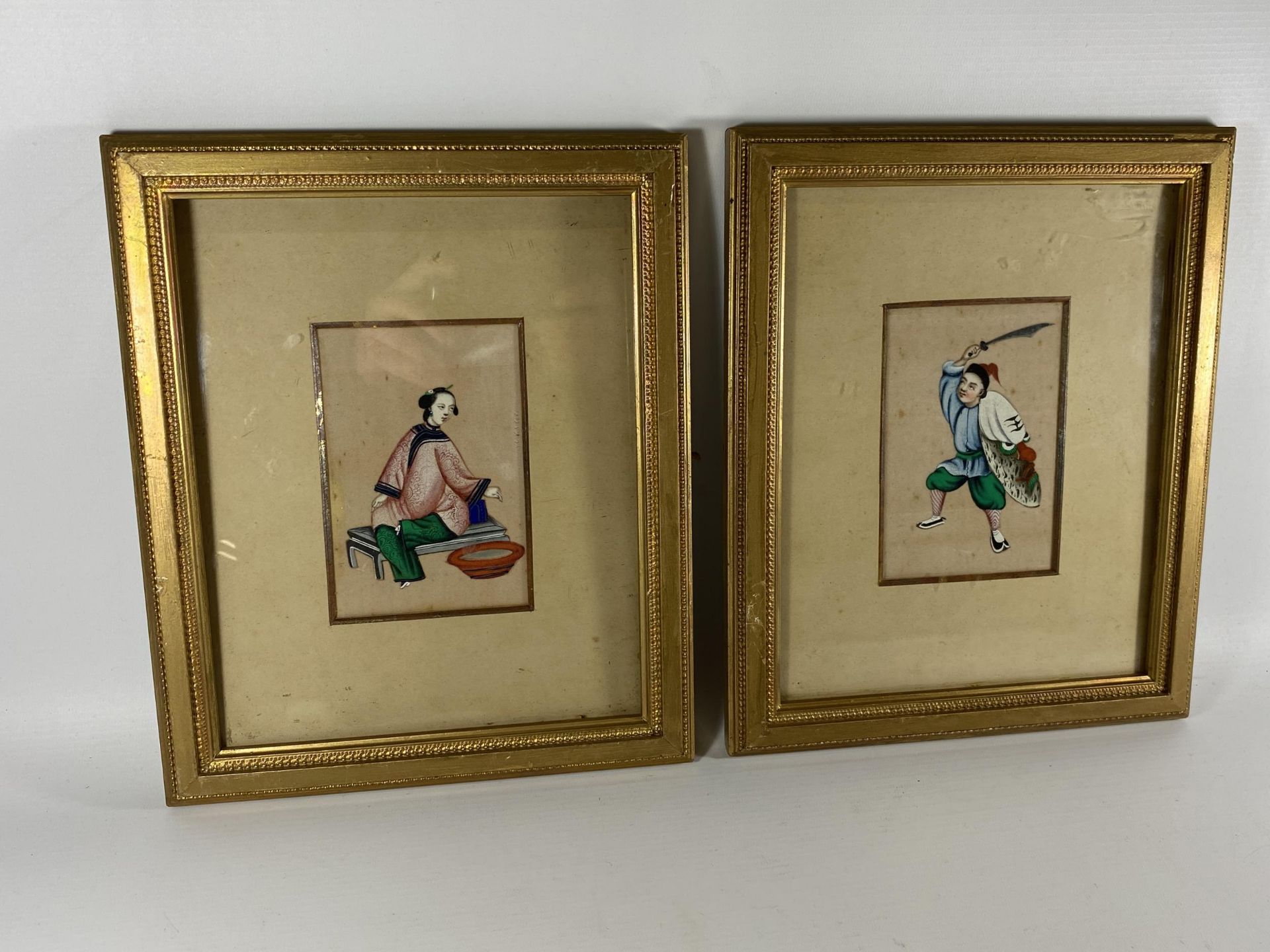 A PAIR OF 19TH CENTURY CHINESE RICE PAPER PAINTINGS IN GILT FRAMES, 29 X 24CM