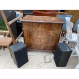 A RETRO WALNUT EFFECT HI FI CABINET WITH SONY HI FI SYSTEM, SPEAKERS AND LP RECORDS