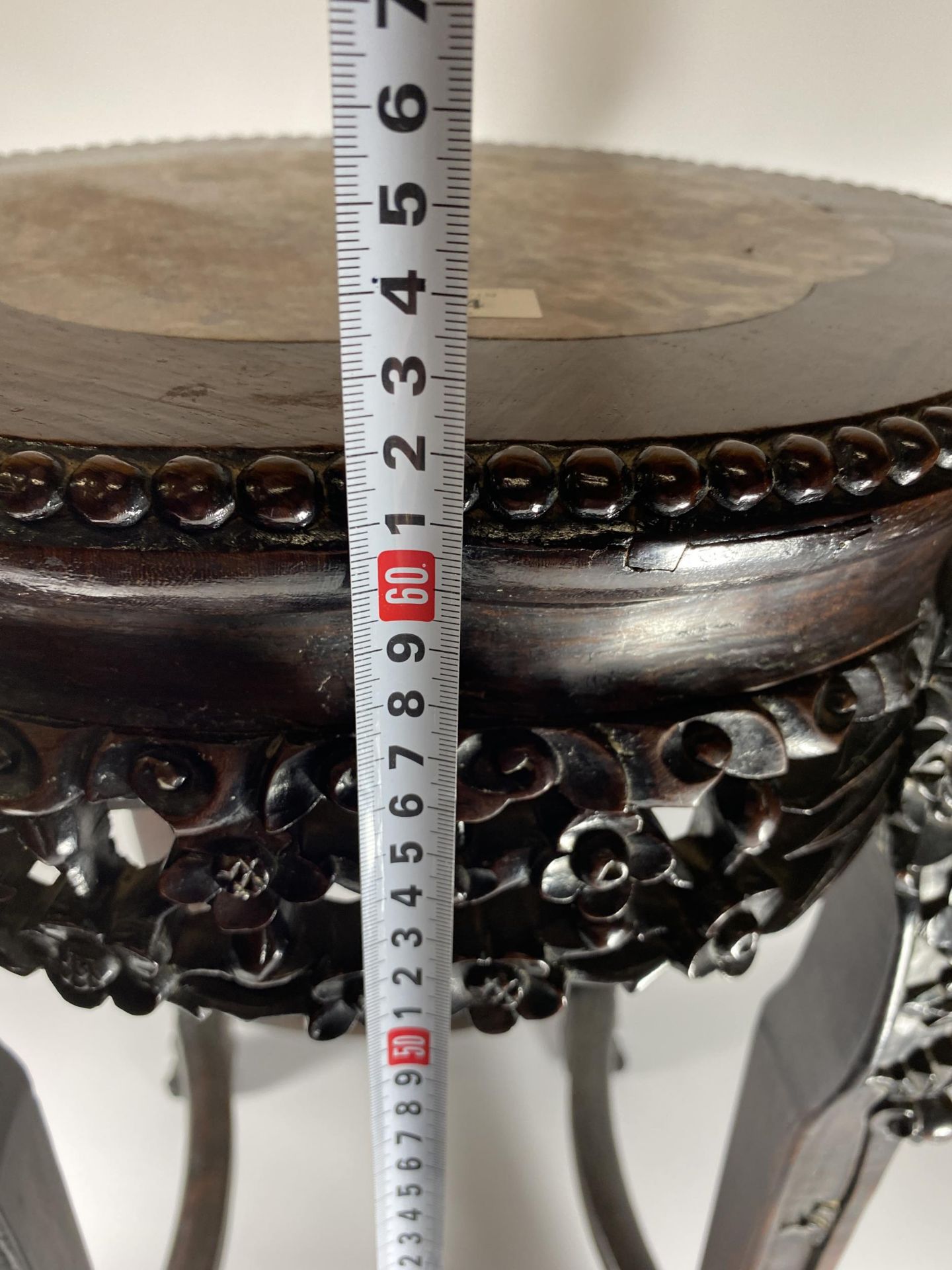A CHINESE CARVED ROSEWOOD AND MARBLE TOPPED JARDINIERE STAND, HEIGHT 62CM - Image 7 of 8