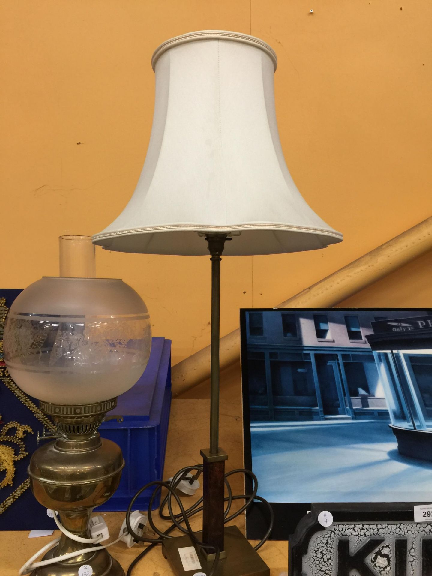 TWO LAMPS TO INCLUDE A BRASS OIL LAMP WITH GLASS FUNNEL AND SHADE AND A FRUTHER MODERN LAMP - Image 3 of 3