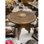 A CARVED TRIPOD TABLE WITH AN INLAID COPY OF THE TAJ MEHAL HEIGHT 32CM