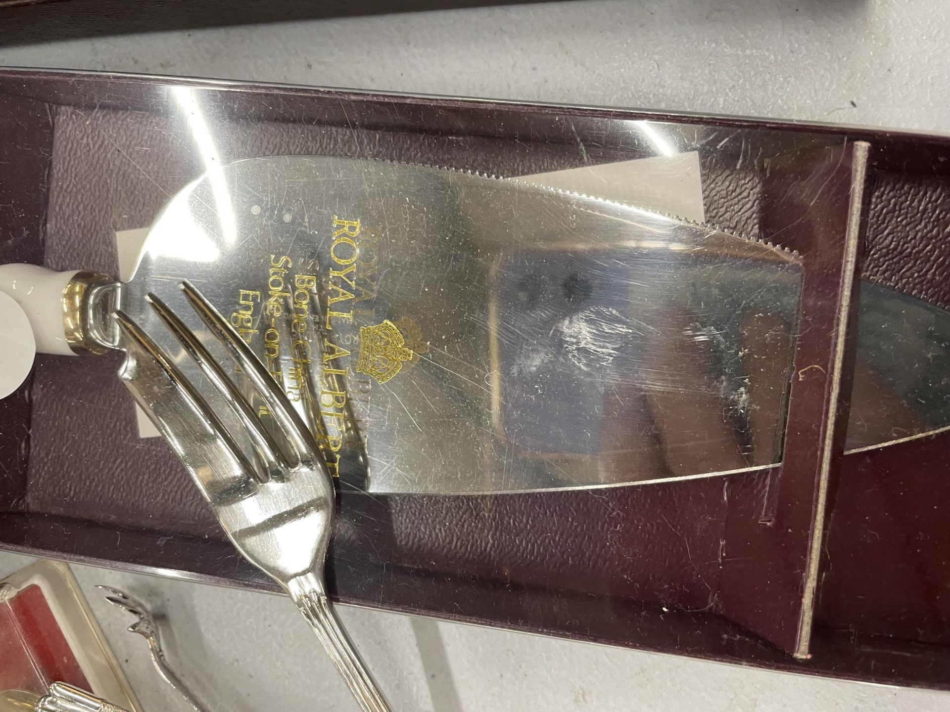 A QUANTITY OF CUTLERY - Image 2 of 4