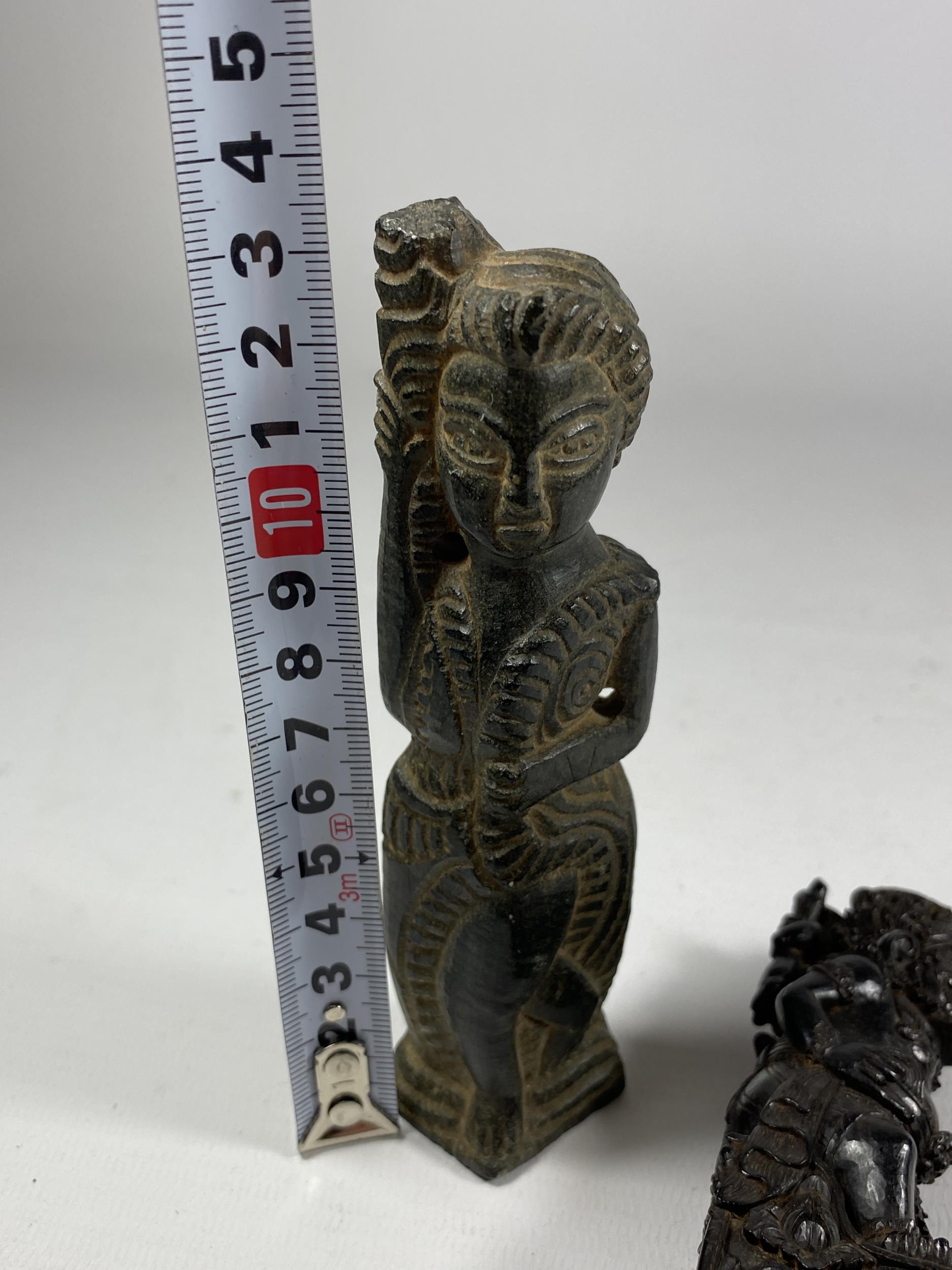 TWO UNUSUAL ITEMS TO INCLUDE A CHINESE DRAGON DESIGN SEAL AND POTTERY FIGURE, HEIGHT 13.5CM - Image 6 of 6