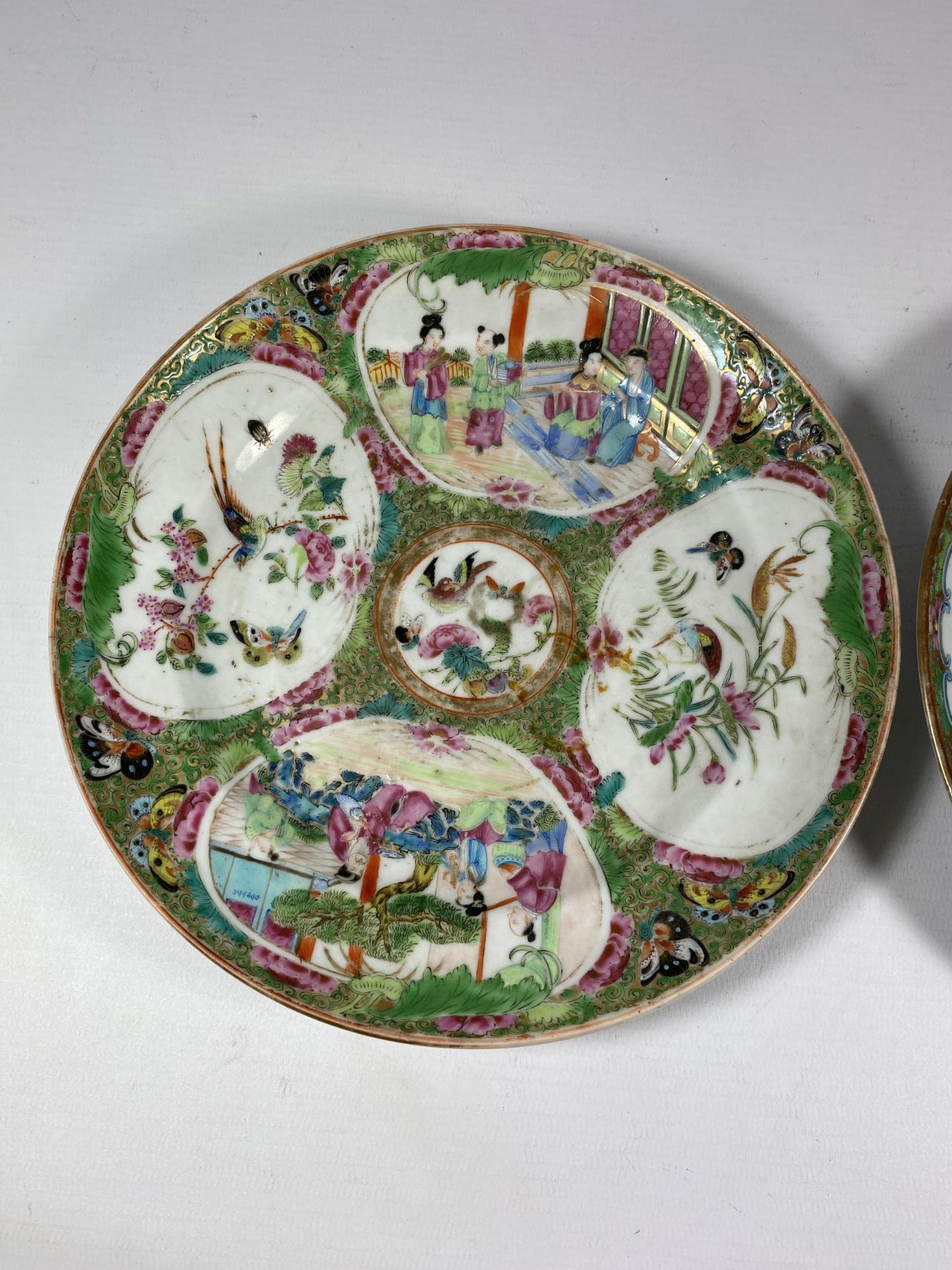 A PAIR OF 19TH CENTURY CHINESE CANTON FAMILLE ROSE MEDALLION PLATES, DIAMETER 20CM - Image 2 of 5
