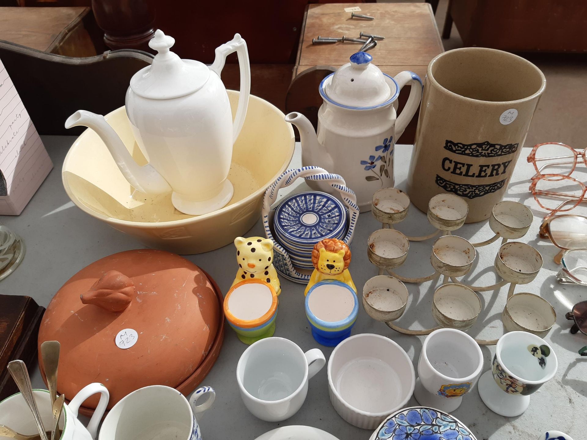 AN ASSORTMENT OF CERAMICS TO INCLUDE EGG CUPS AND A CELERY POT ETC - Image 2 of 4