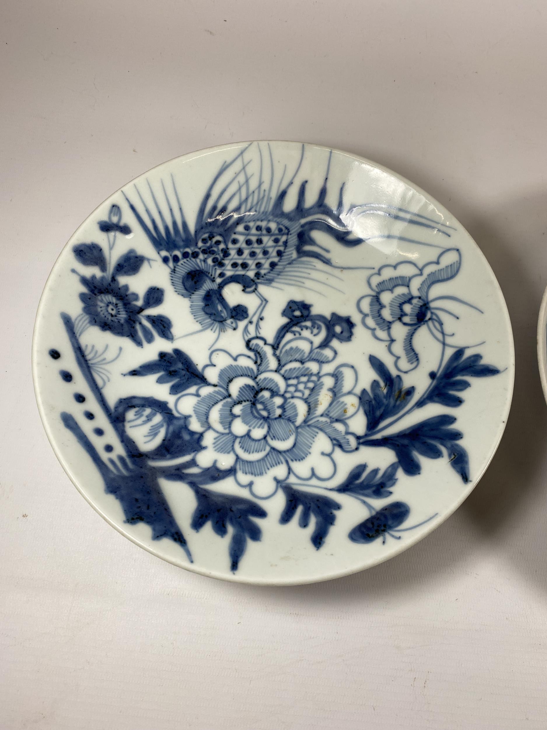 A PAIR OF CHINESE QING 19TH CENTURY BLUE AND WHITE PLATES WITH ROOSTER & FLORAL DESIGN, SEAL MARK TO - Image 2 of 8