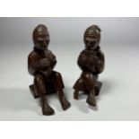 A PAIR OF MINIATURE TRIBAL CARVED WOODEN FIGURES, HEIGHT 9CM