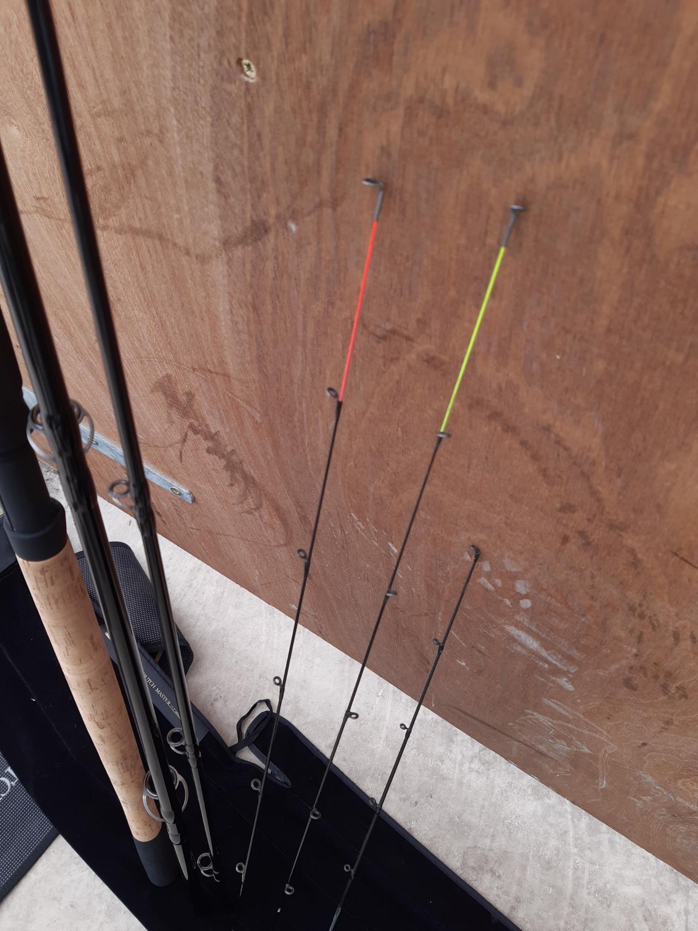 A PRESTON INNOVATION CARBON ACTIDE FISHING ROD, A DUTCHMASTER 13FT 2" FEEDER 80GMS AND THREE TIPS. - Image 6 of 8