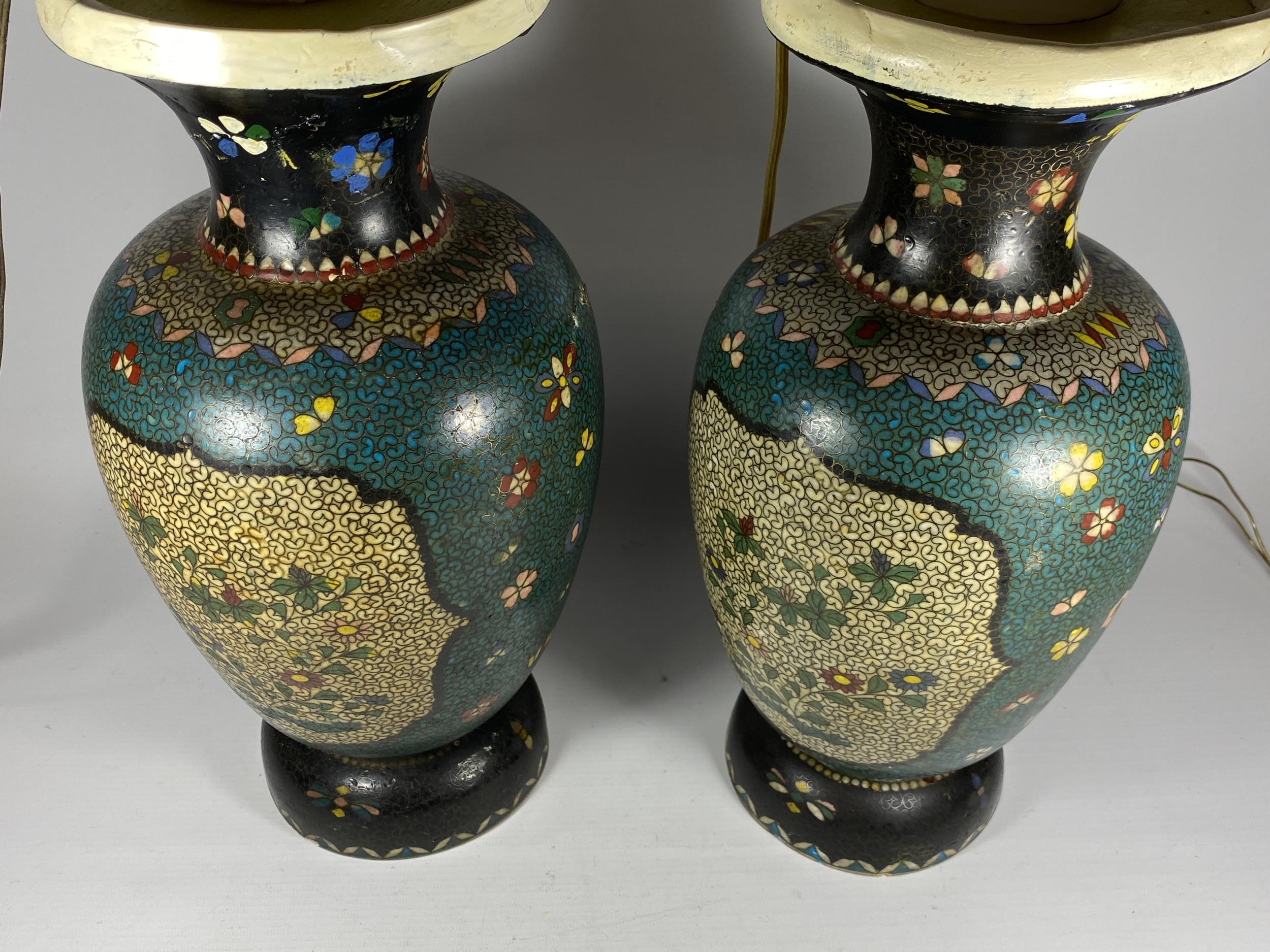 A PAIR OF JAPANESE MEIJI PERIOD (1868-1912) SATSUMA POTTERY CONVERTED LAMP BASES IN THE CLOISONNE - Image 4 of 6