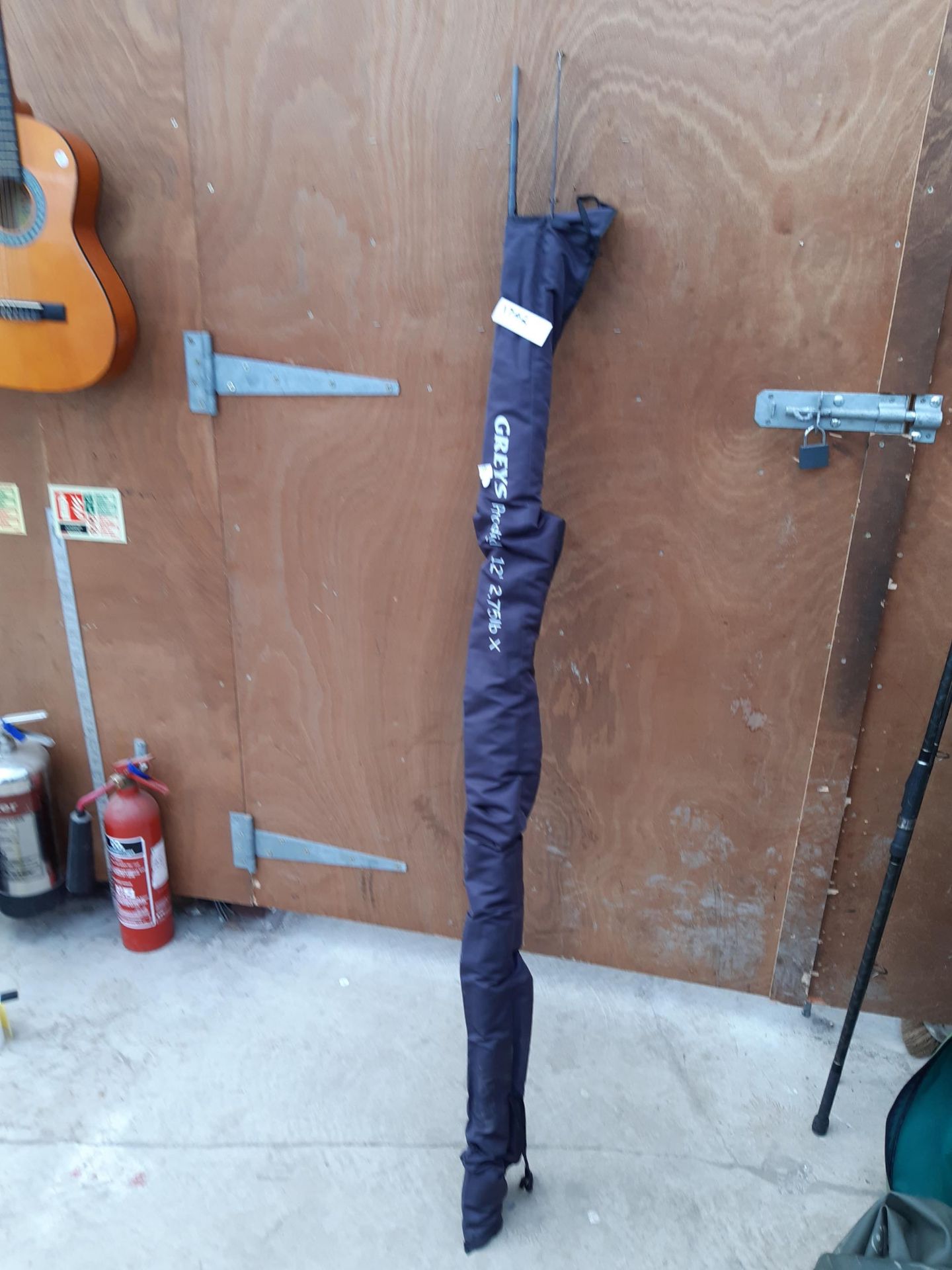 A 12FT 2.75LB GREYS PRODIGY CARP FISHING ROD. VENDOR STATES IT HAS ONLY BEEN USED TWICE