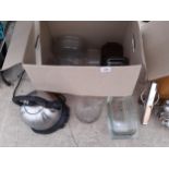 AN ASSORTMENT OF KITCHEN ITEMS TO INCLUDE PYREX DISHES ETC