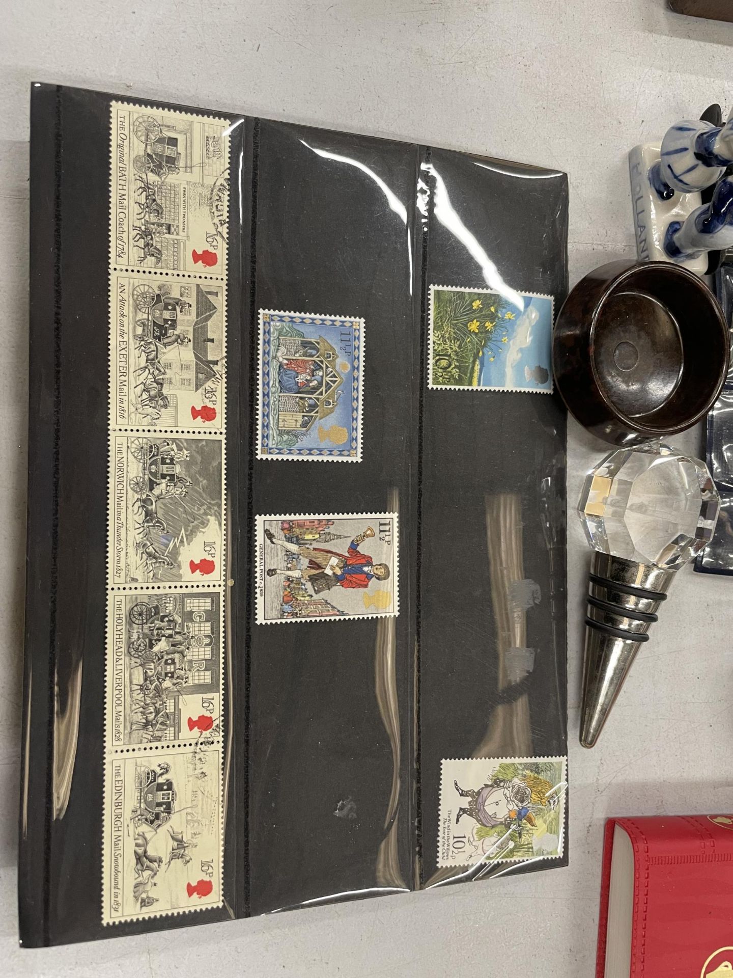 A WOODEN BOX CONTAINING VARIOUS ITEMS TO INCLUDE STAMPS, PENS, HOOKS, BEER MATS ETC - Image 2 of 5