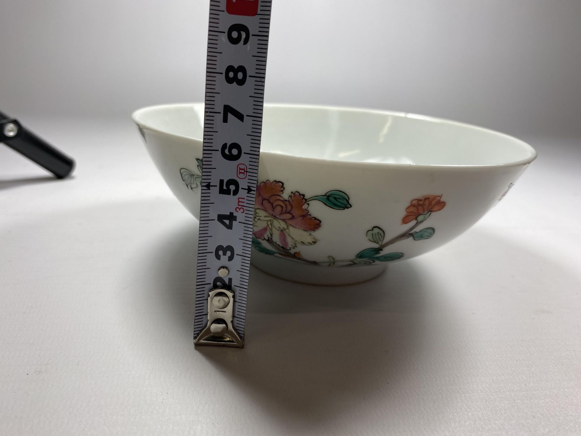 A 19TH CENTURY CHINESE FLORAL BOWL WITH SEAL MARK TO BASE, DIAMETER 16CM - Image 7 of 7