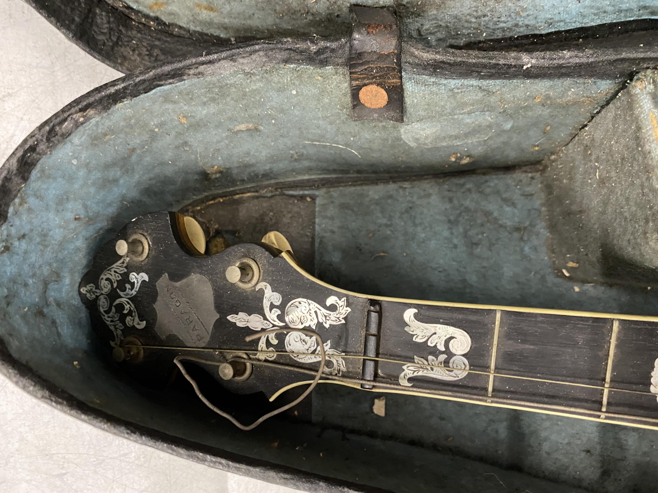 A VINTAGE CASED 'PARAGON' BANJO WITH MOTHER OF PEARL FRETBOARD - Image 3 of 5