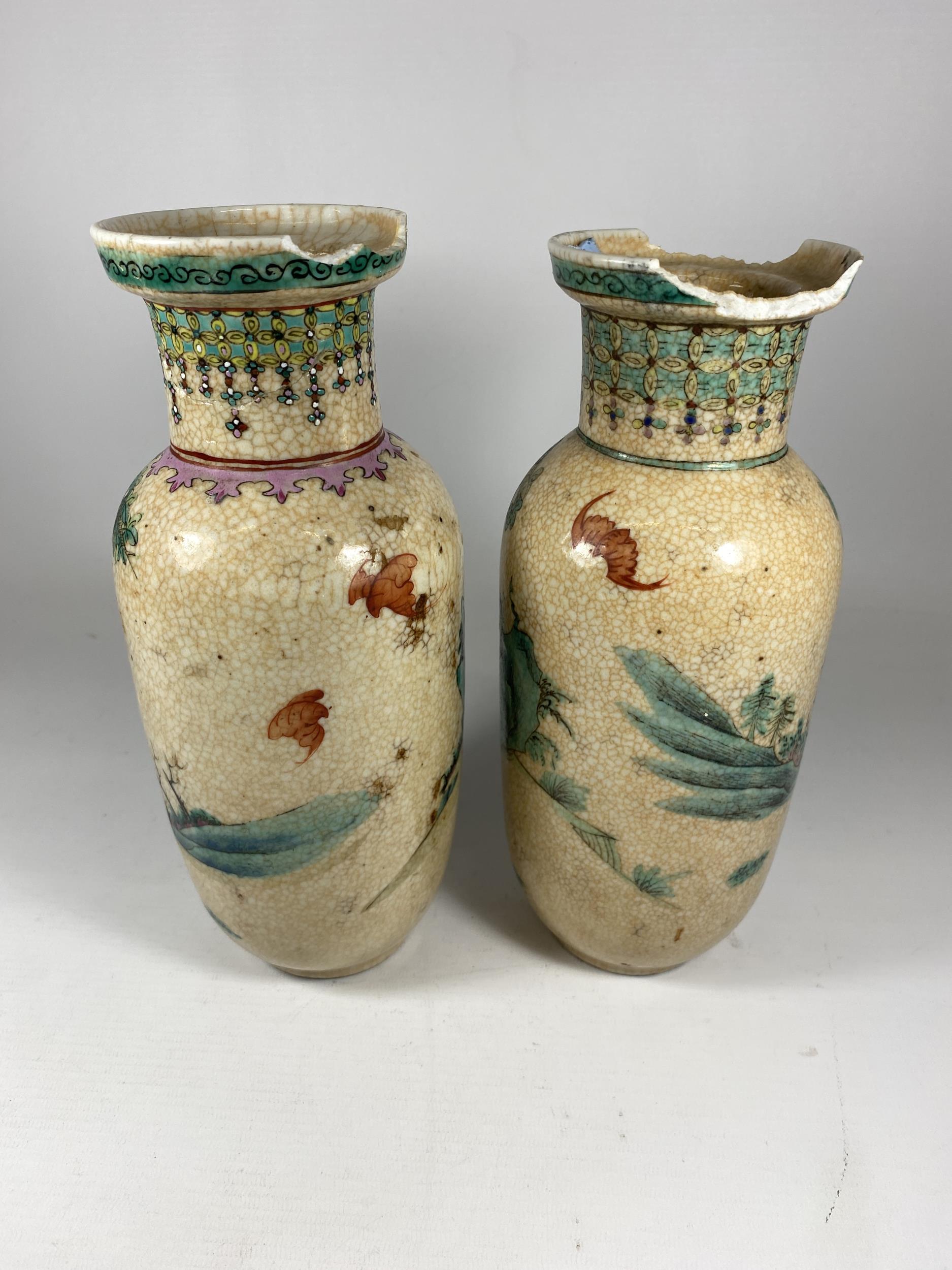 TWO 19TH CENTURY CHINESE CRACKLE GLAZE PORCELAIN WARRIOR DESIGN VASES, HEIGHT 25.5CM (A/F) - Image 3 of 5