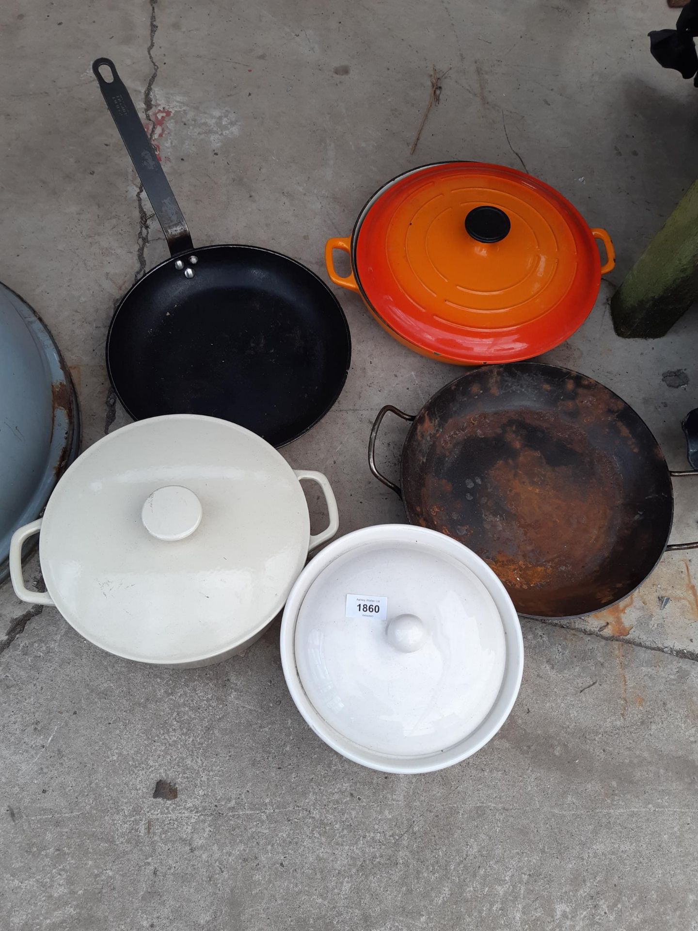 VARIOUS METAL AND CAST IRON COOKING POTS