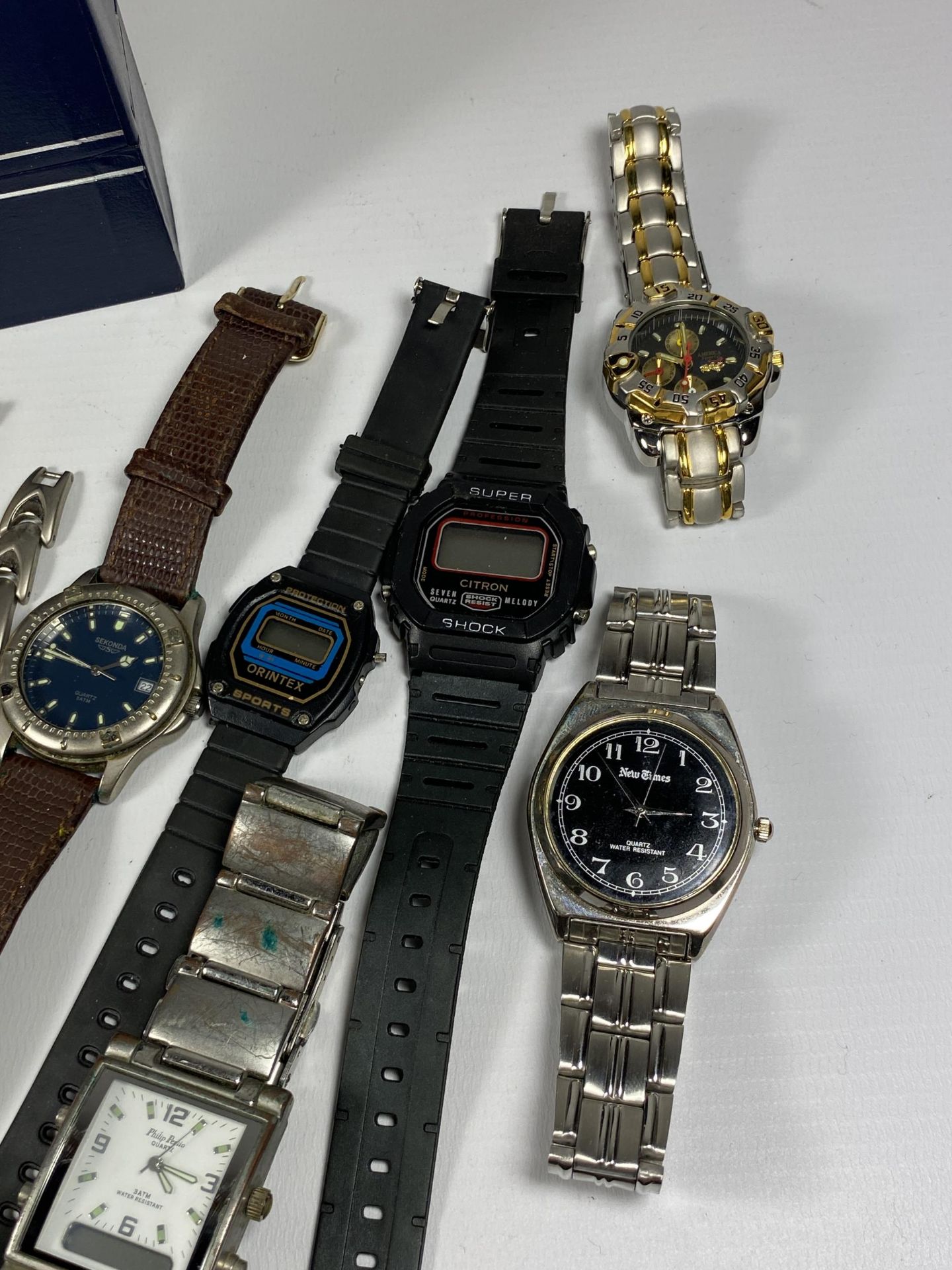 A MIXED LOT OF VINTAGE WATCHES TO INCLUDE GUCCI, SEIKO, SEKONDA ETC - Image 4 of 4