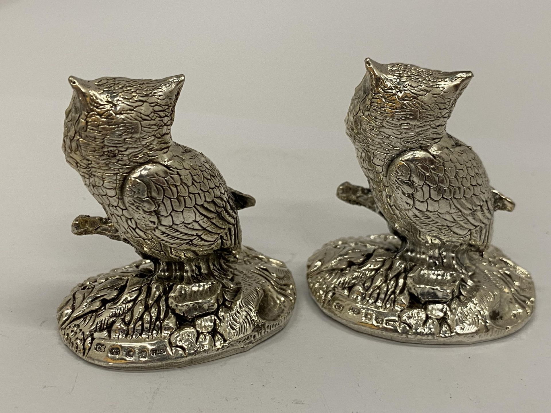 TWO HALLMARKED SILVER FILLED CAMELOT SILVERWARE LTD OWL FIGURES - Image 2 of 4