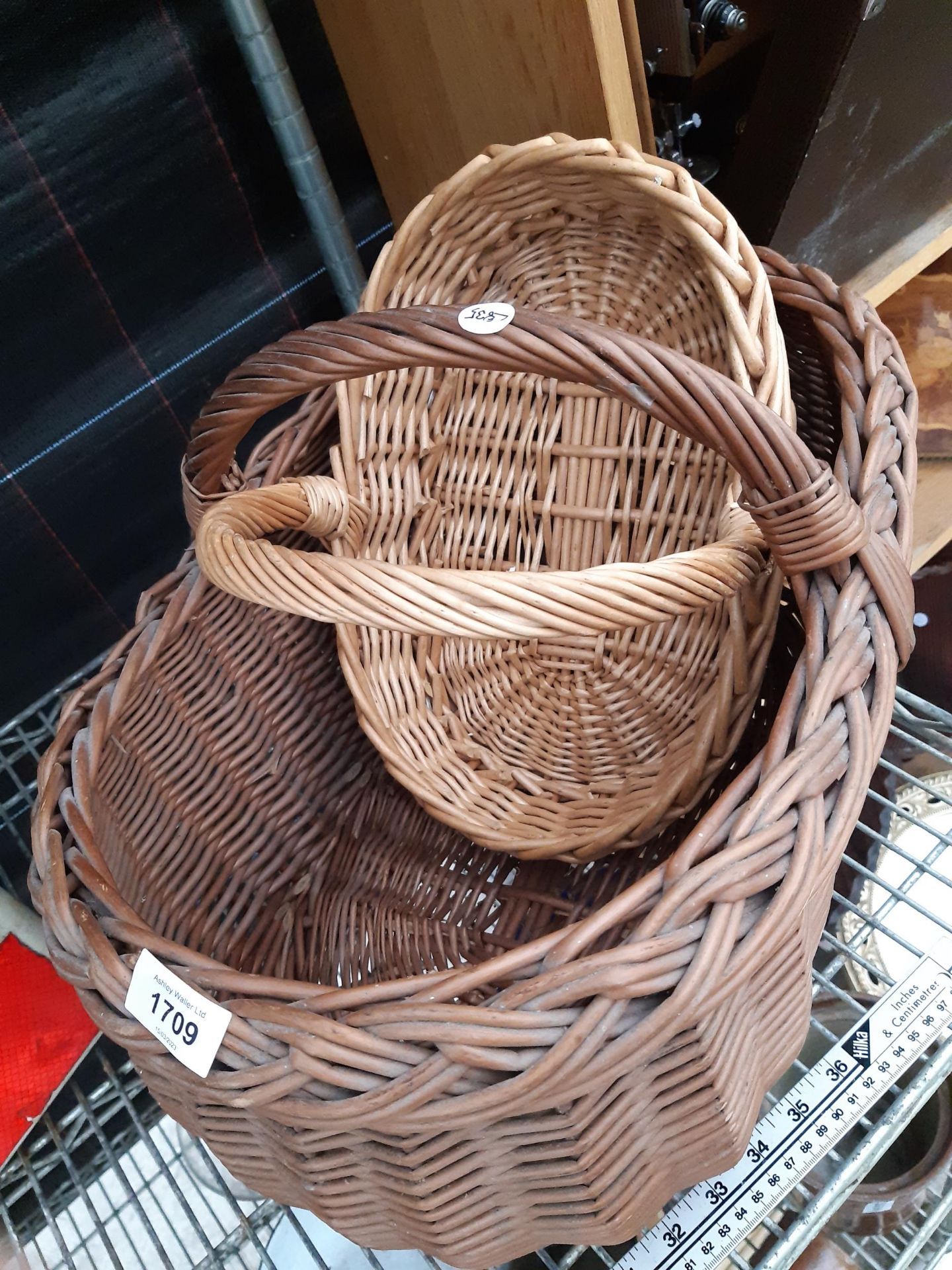 A WICKER BREAD BASKET AND A FURTHER WICKER TRUG - Image 2 of 2