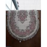 A CREAM AND PINK OVAL FRINGED RUG