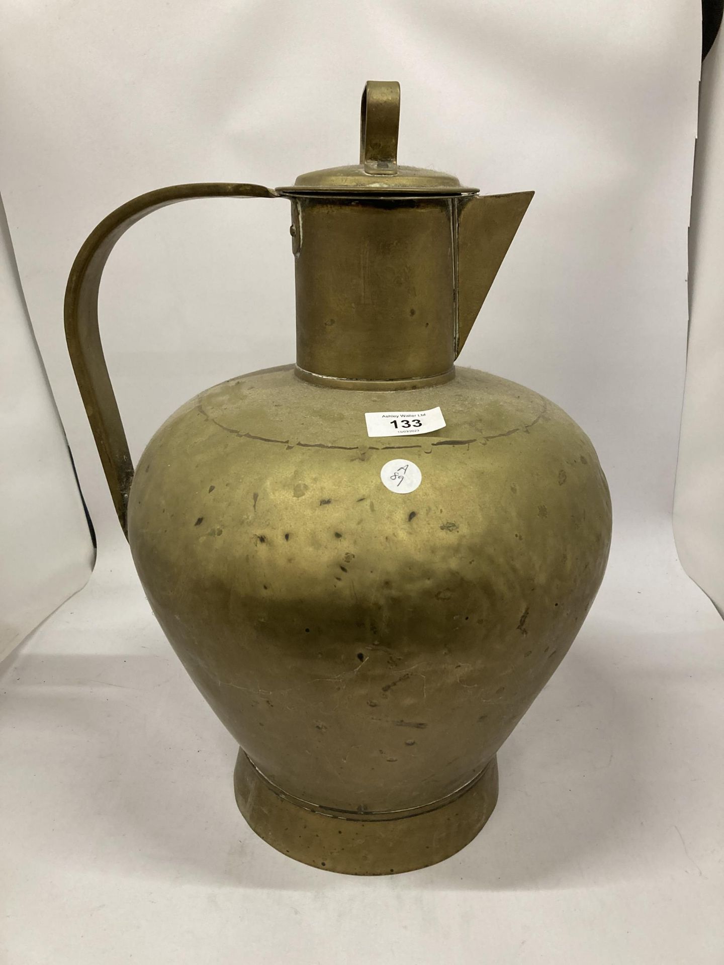 A LARGE BRASS LIDDED JUG HEIGHT APPROX 37CM