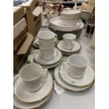 AN ESCHENBACH GERMAN PART DINNER SERVICE TO INCLUDE VARIOUS SIZED PLATES, BOWLS, CUPS, SAUCERS, ETC