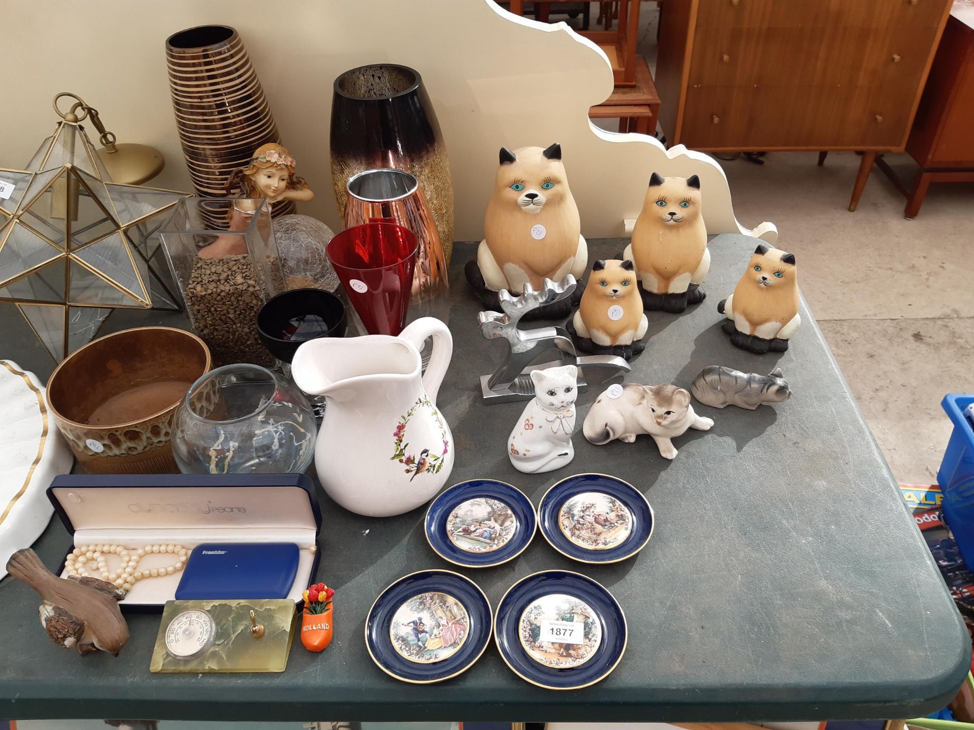 AN ASSORTMENT OF CERAMICS TO INCLUDE VASES AND CATS ETC