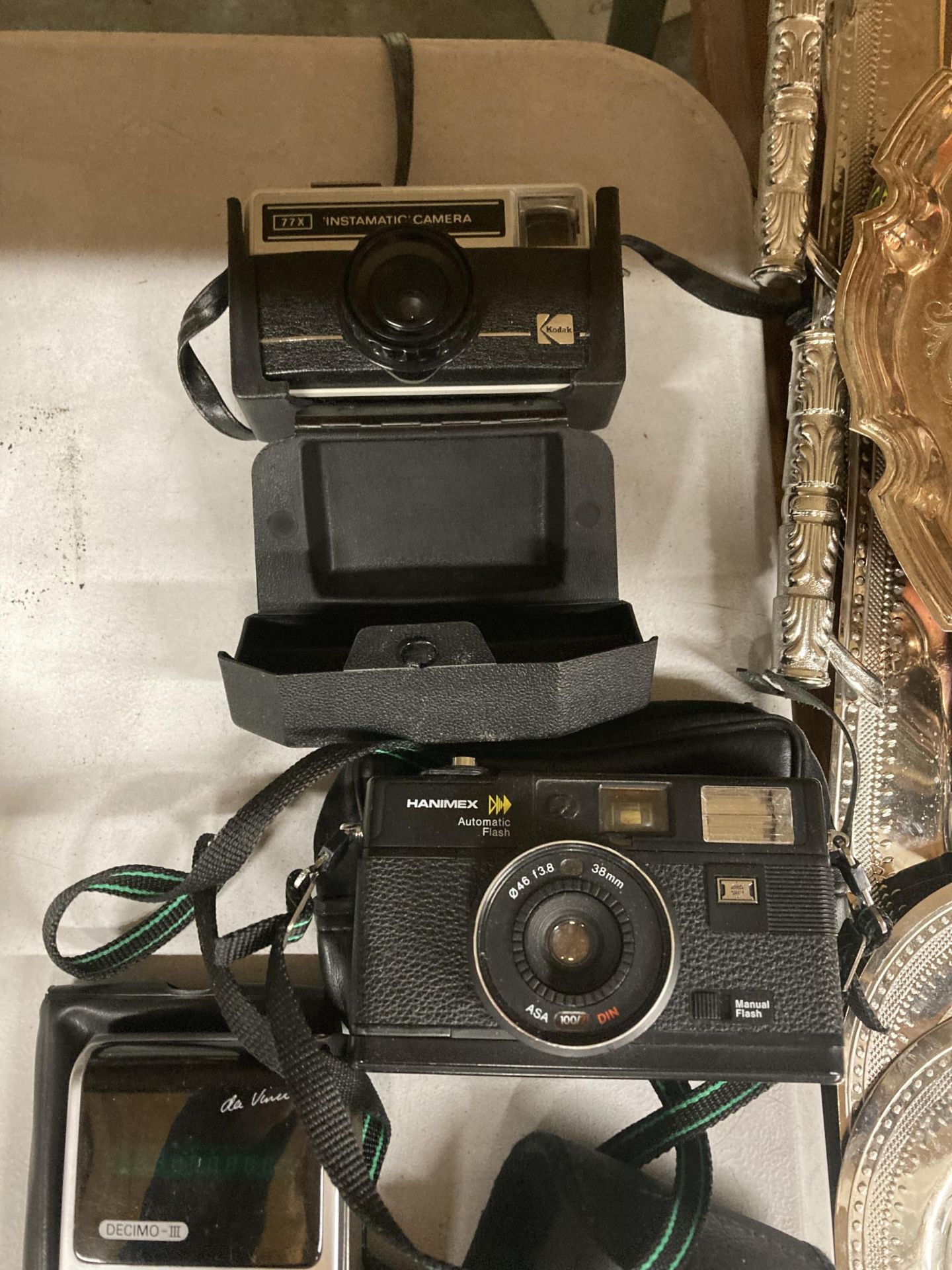 THREE VINTAGE CAMERAS, A PAIR OF BINOCULARS AND A CALCULATOR - Image 3 of 4