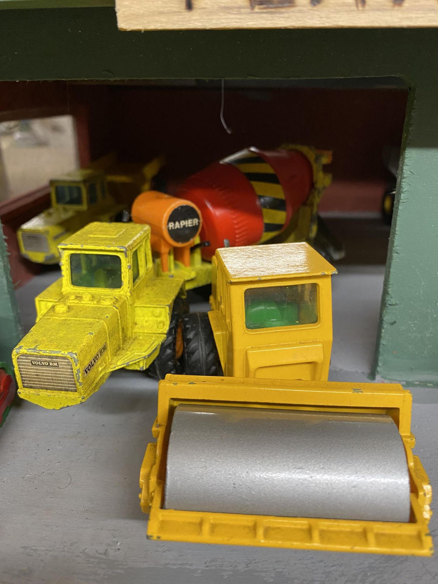 A PLANT HIRE GARAGE WITH TWELVE VARIOUS VEHICLES AND MACHINES - Image 2 of 4
