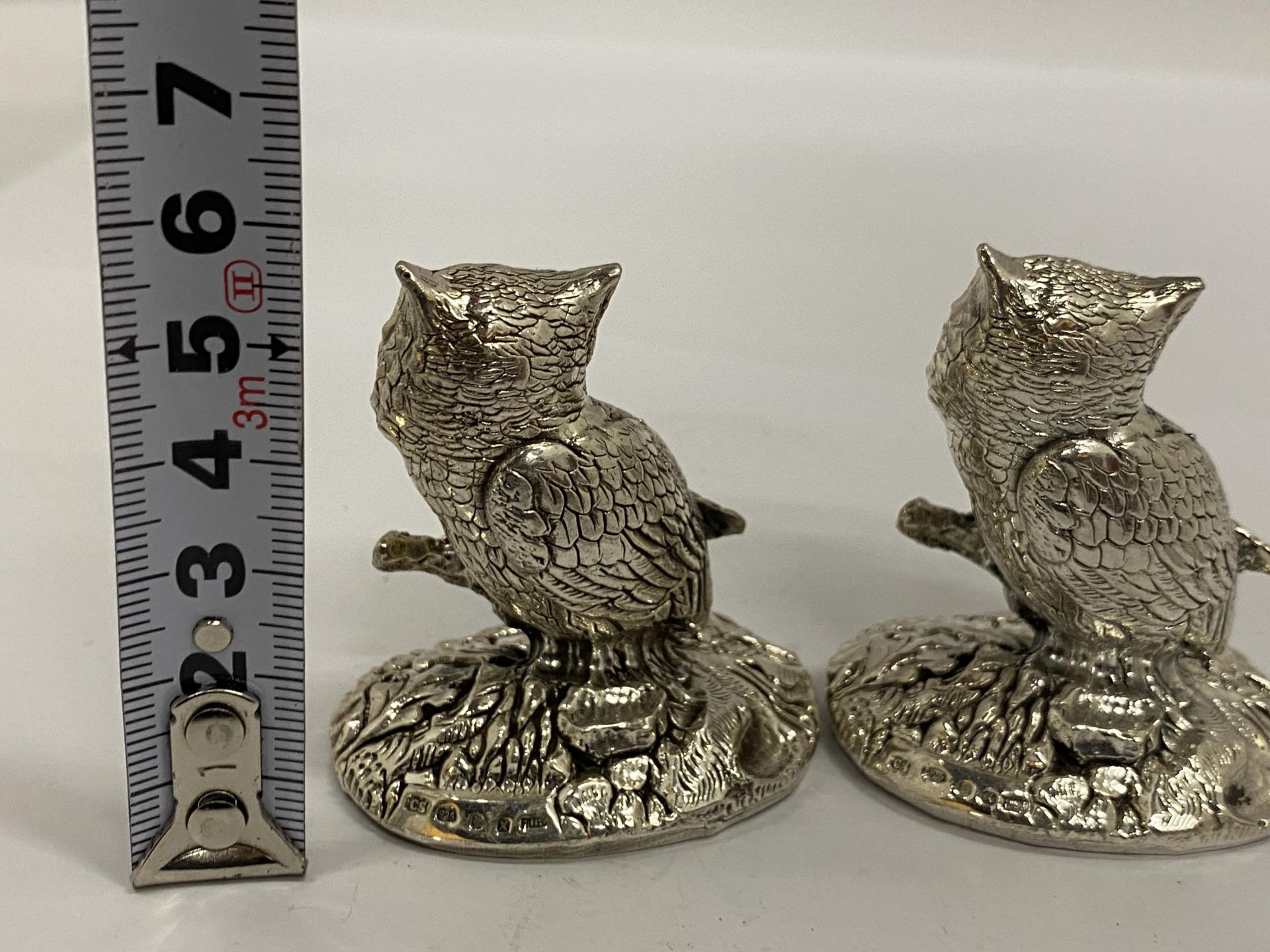 TWO HALLMARKED SILVER FILLED CAMELOT SILVERWARE LTD OWL FIGURES - Image 3 of 4