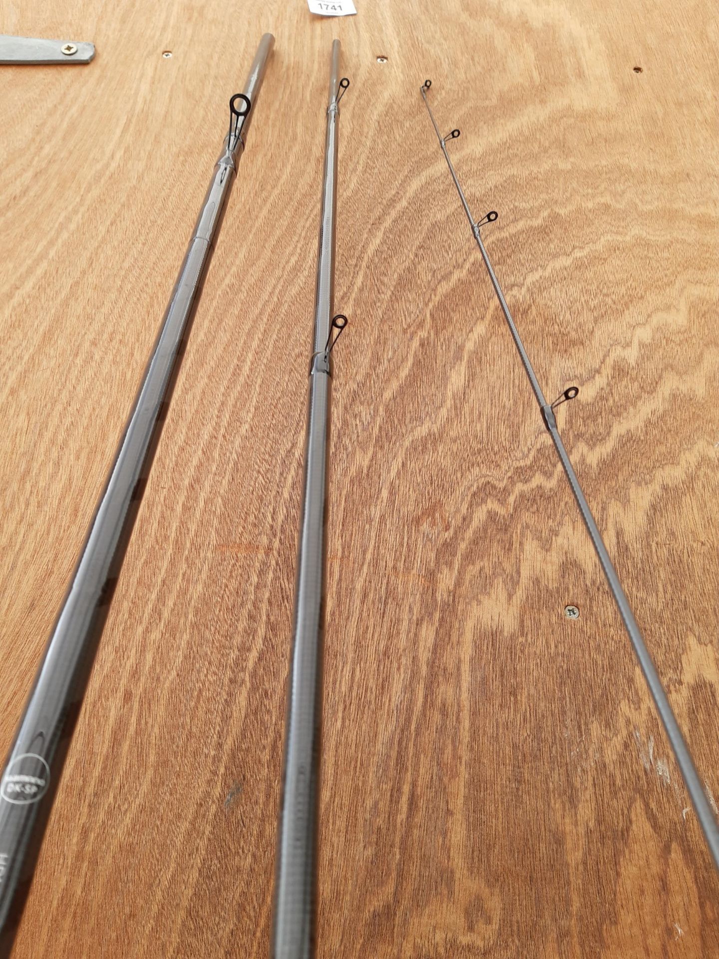 AN UNUSED AS NEW 13FT THREE SECTION SHIMANO HYPERLOOP MATCH 390FA FISHING ROD - Image 4 of 5