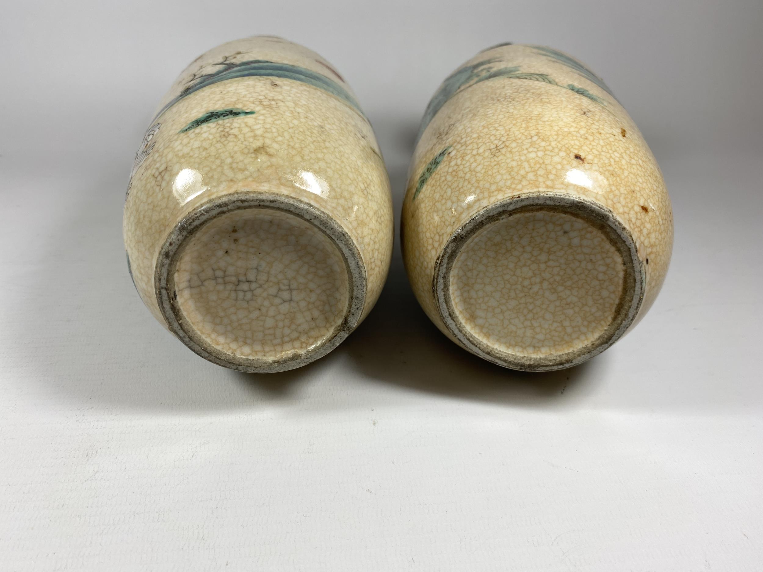 TWO 19TH CENTURY CHINESE CRACKLE GLAZE PORCELAIN WARRIOR DESIGN VASES, HEIGHT 25.5CM (A/F) - Image 4 of 5