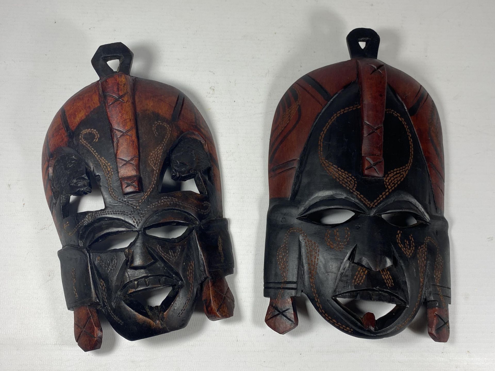 A PAIR OF VINTAGE AFRICAN TRIBAL MASKS, LENGTH 23CM