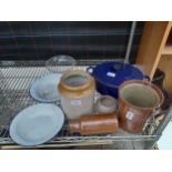 AN ASSORTMENT OF ITEMS TO INCLUDE A LE CREUSET COOKING POT, ENAMEL BOWLS AND STONE WARE POTS ETC