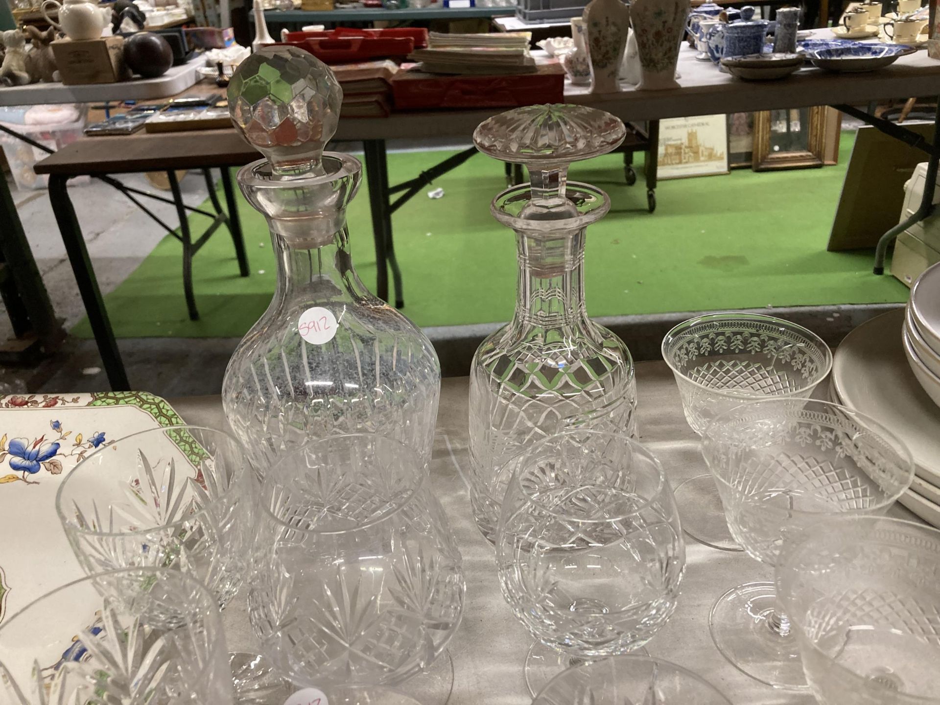 A QUANTITY OF GLASSES TO INCLUDE DECANTERS, WINE, TUMBLERS, ETC - Image 2 of 3