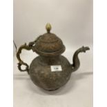 A LARGE COPPER AND BRASS COFFEE POT WITH ORNATE ENGRAVED DECORATION HEIGHT 28CM