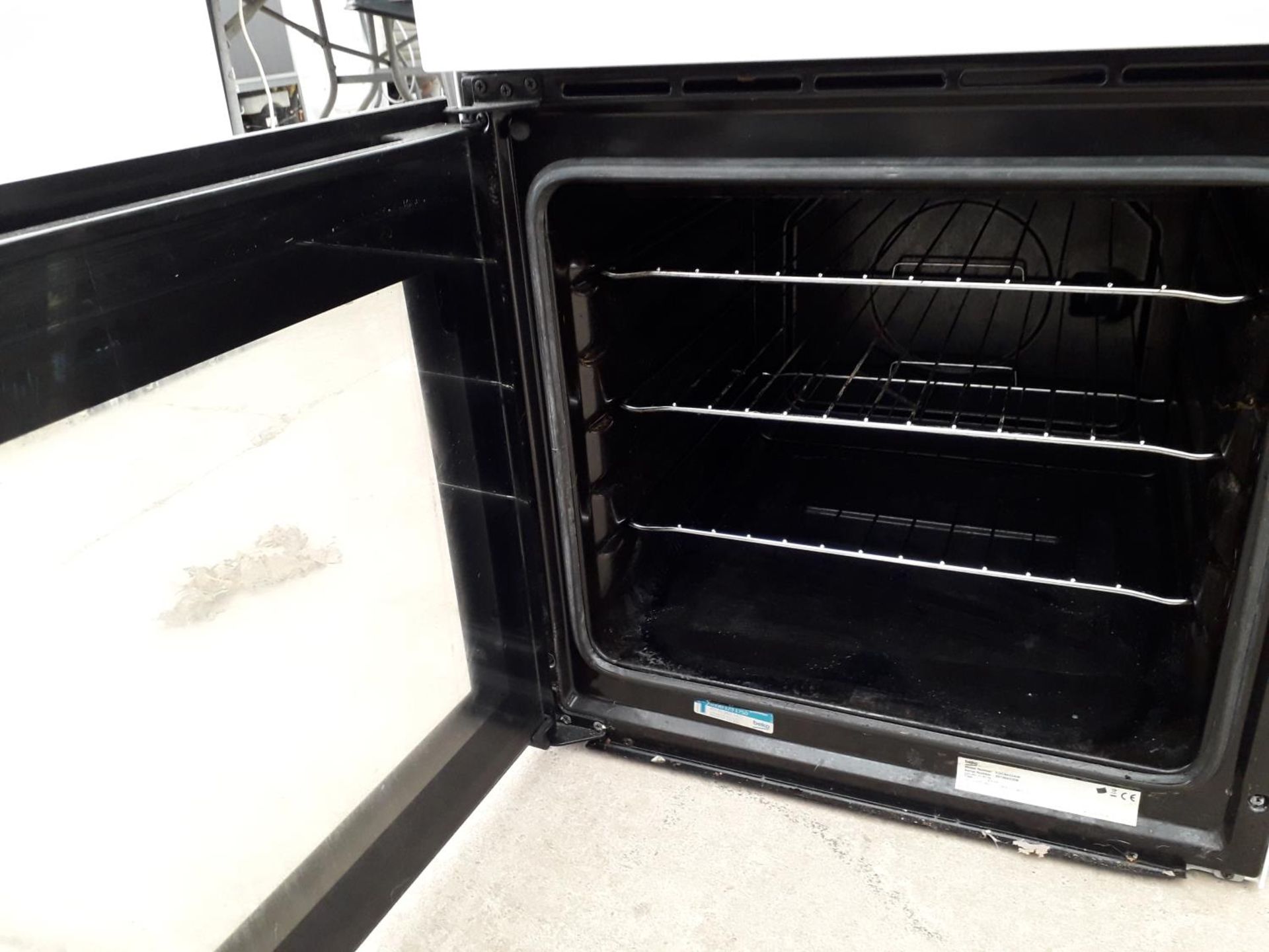 A WHITE BEKO FREESTANDING ELECTRIC OVEN AND HOB BELIEVED WORKING BUT NO WARRANTY - Image 3 of 4