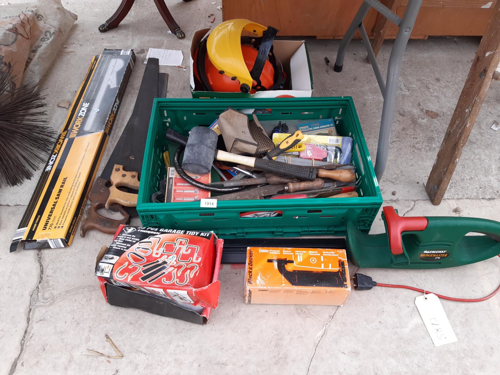 AN ASSORTMENT OF TOOLS TO INCLUDE FILES AND AN ELECTRIC HEDGE TRIMMER ETC