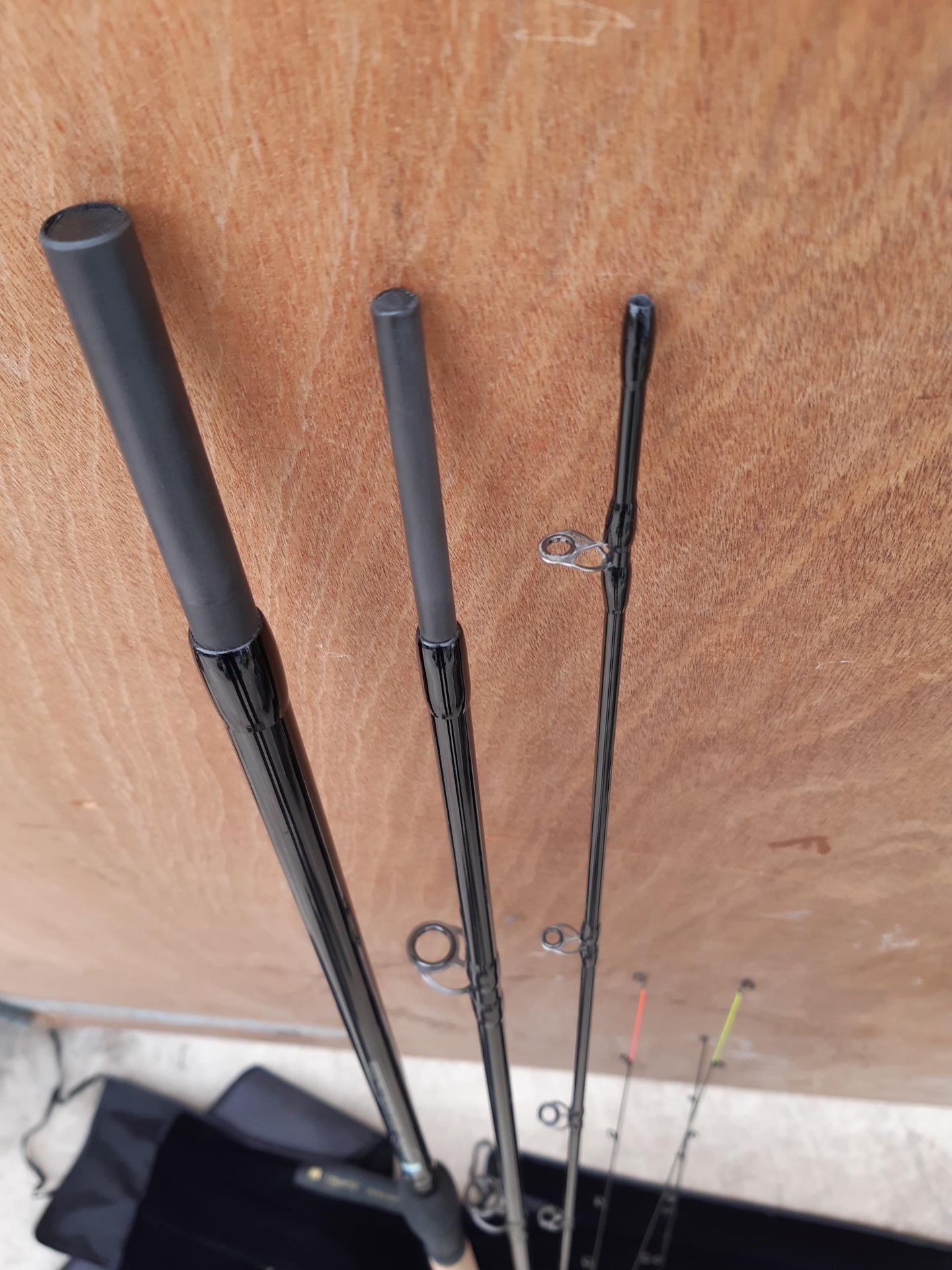 A PRESTON INNOVATION CARBON ACTIDE FISHING ROD, A DUTCHMASTER 13FT 2" FEEDER 80GMS AND THREE TIPS. - Image 8 of 8