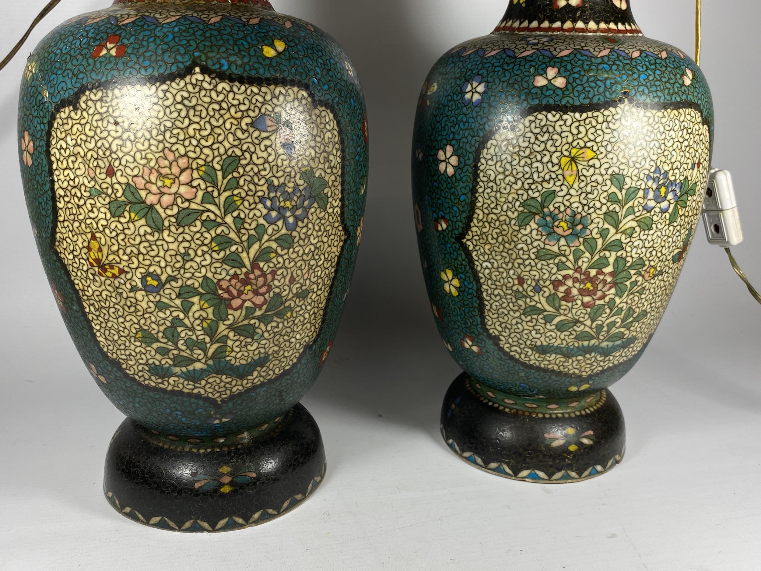 A PAIR OF JAPANESE MEIJI PERIOD (1868-1912) SATSUMA POTTERY CONVERTED LAMP BASES IN THE CLOISONNE - Image 3 of 6