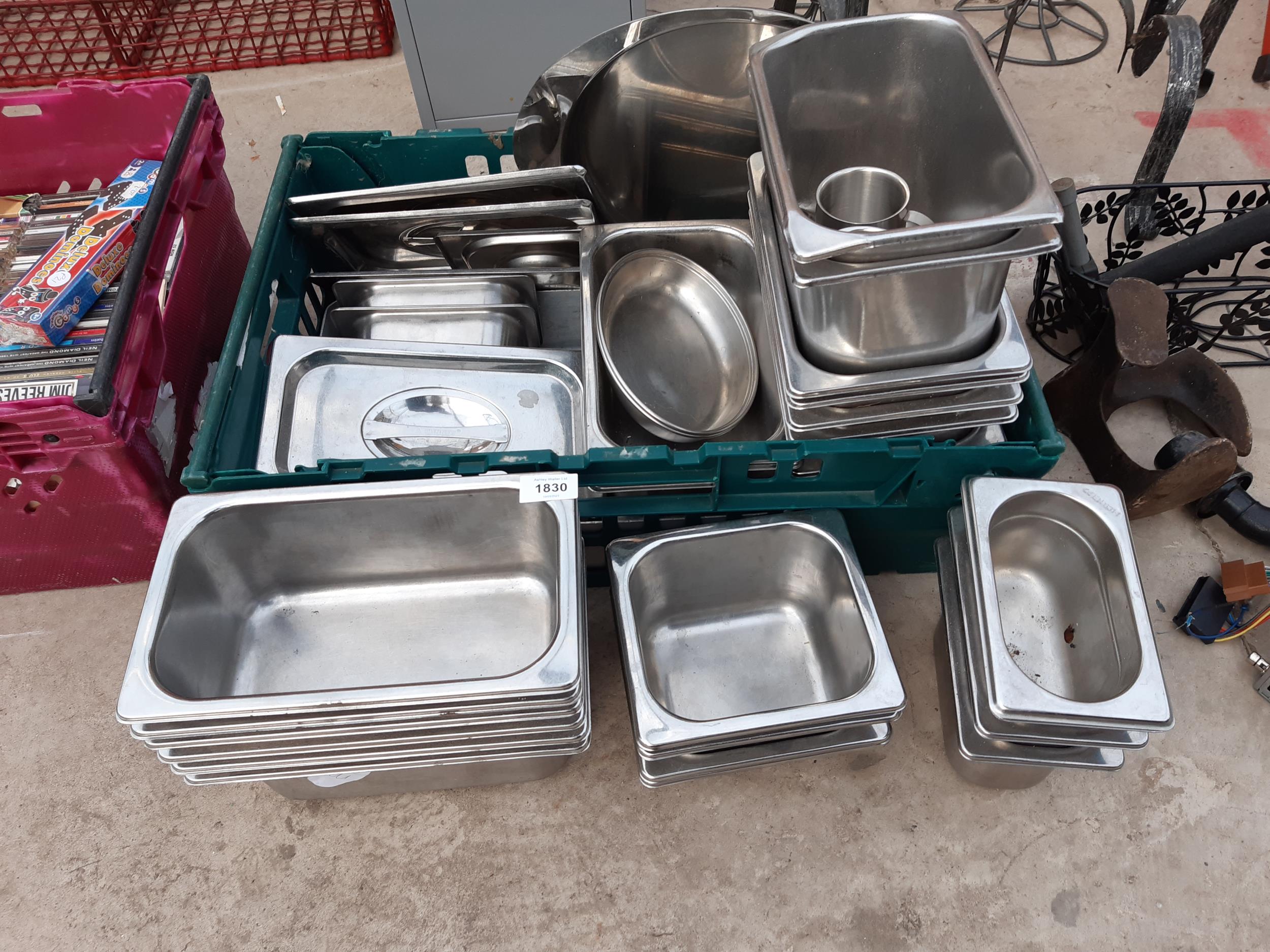A LARGE QUANTITY OF STAINLESS STEEL KITCHEN ITEMS