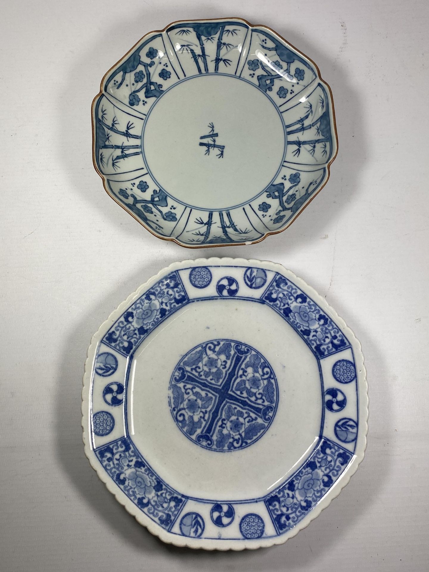 TWO JAPANESE BLUE AND WHITE PLATES, BOTH HAVING IMPRESSED MARKS TO BASE, LARGEST 21CM