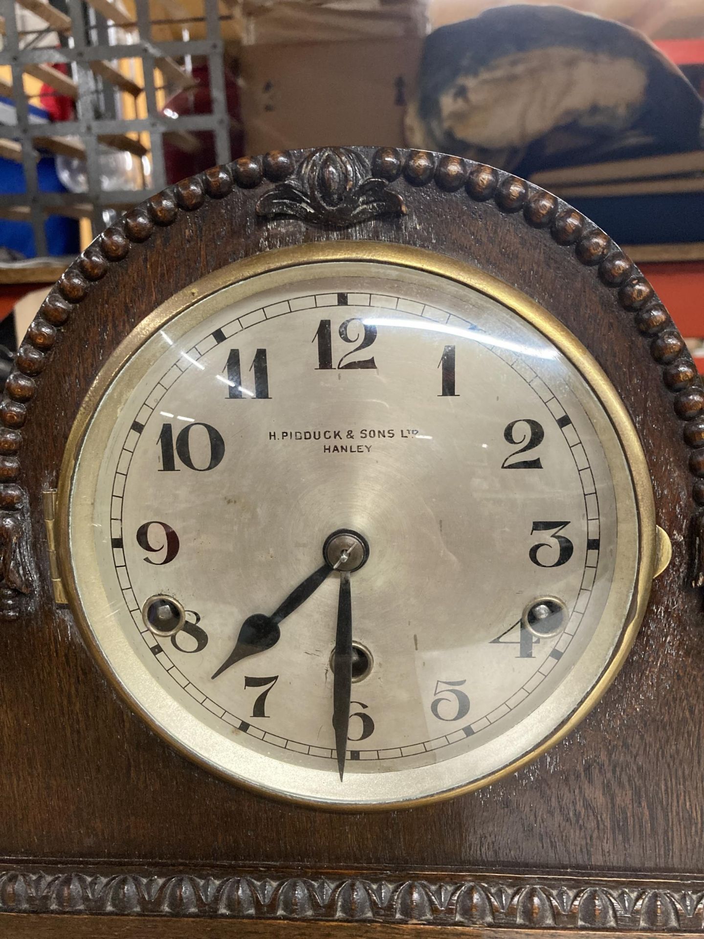 A NAPOLEON'S HAT SHAPED MAHOGANY CASED CLOCK BY H PIDDUCK & SONS LTD HANLEY TOGETHER WITH FOUR - Bild 5 aus 5